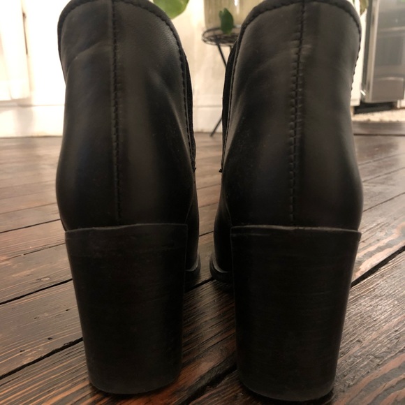 Steve Madden Chelsea Boot - Picture 5 of 5
